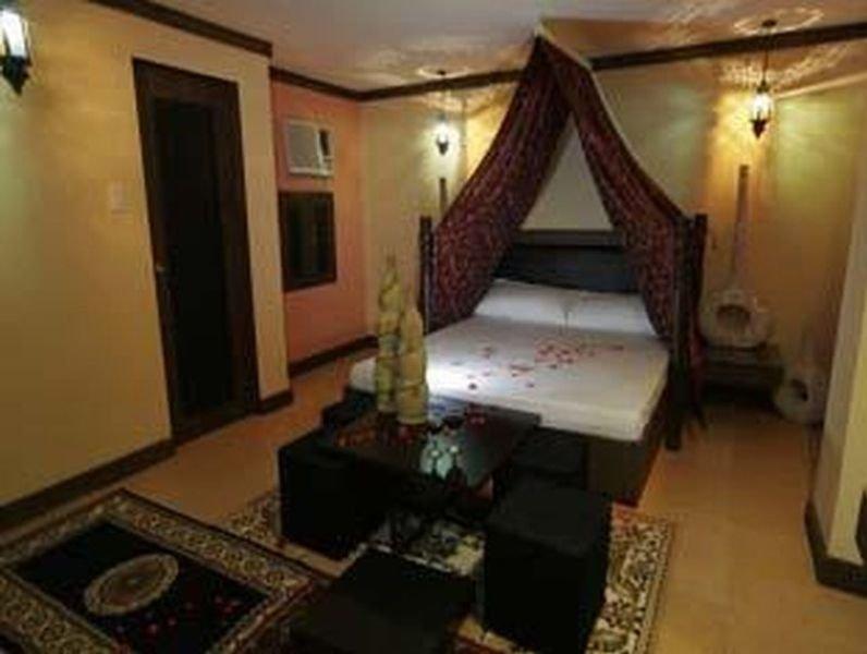 Victoria Court Hillcrest Pasig Motel Exterior photo