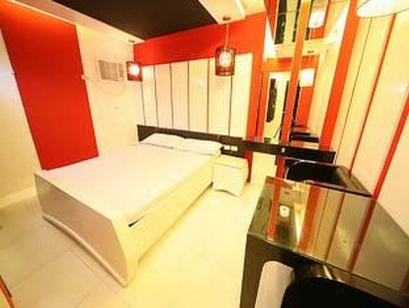 Victoria Court Hillcrest Pasig Motel Exterior photo