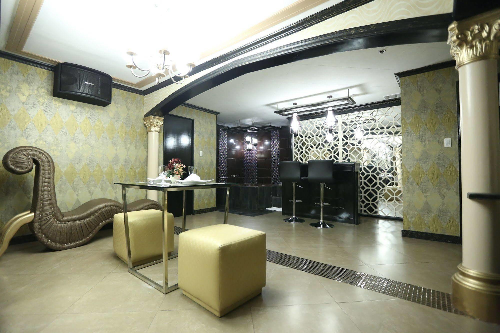 Victoria Court Hillcrest Pasig Motel Exterior photo