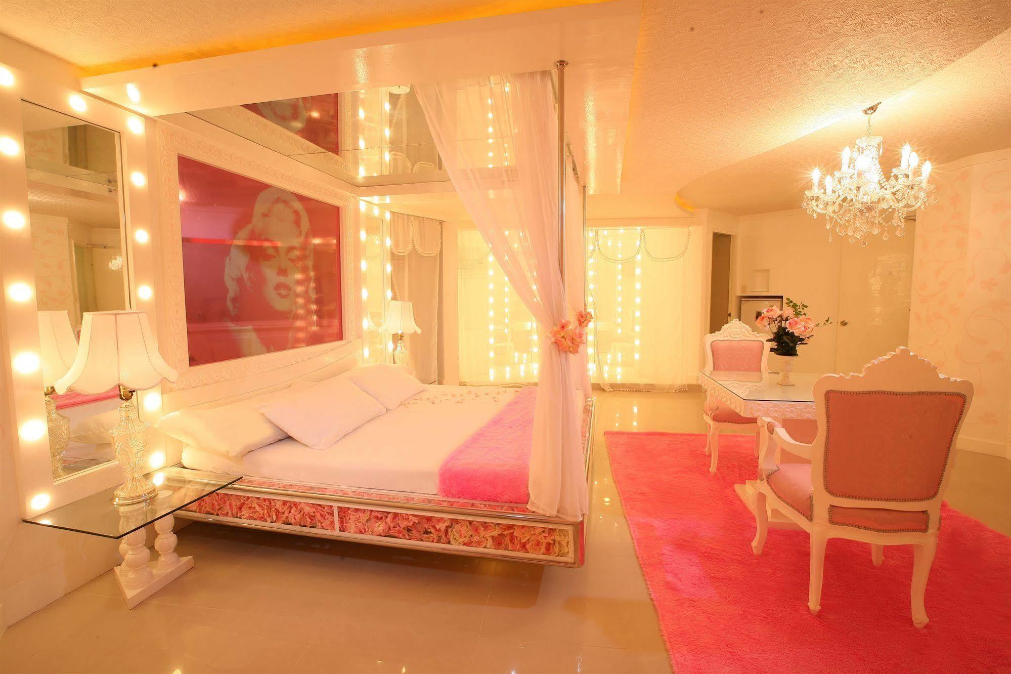 Victoria Court Hillcrest Pasig Motel Exterior photo